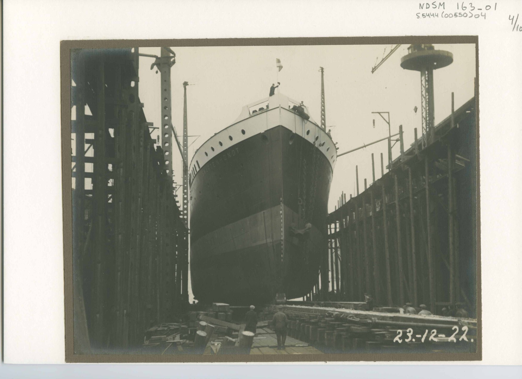 S.5444(0550)04; Foto van de tewaterlating van het vracht-passagiersschip ss. Swartenhondt; foto