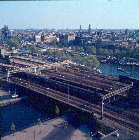 S.9100(0718); Westelijk spoorwegen etablisement van het Centraal Station te Amsterdam; diapositief