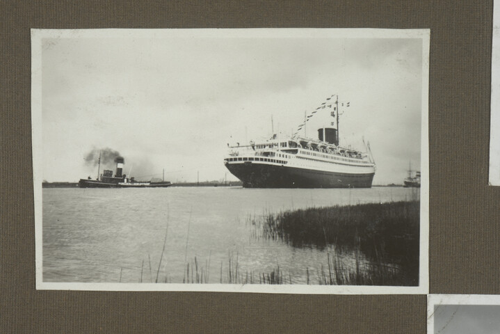 2001.1755; Omslag met vele foto's en knipsels van meest bergingsactiviteiten door Reederij v/h Gebroeders Goedkoop te Amsterdam in de periode 1929 / 1949; omslag