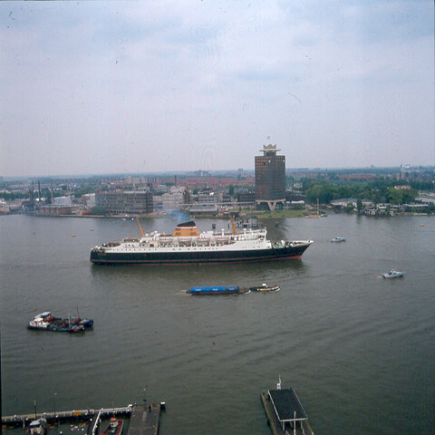 S.9100(6946); Dia van de veerboot ms. Koningin Juliana tijdens de viering van het [...]; diapositief