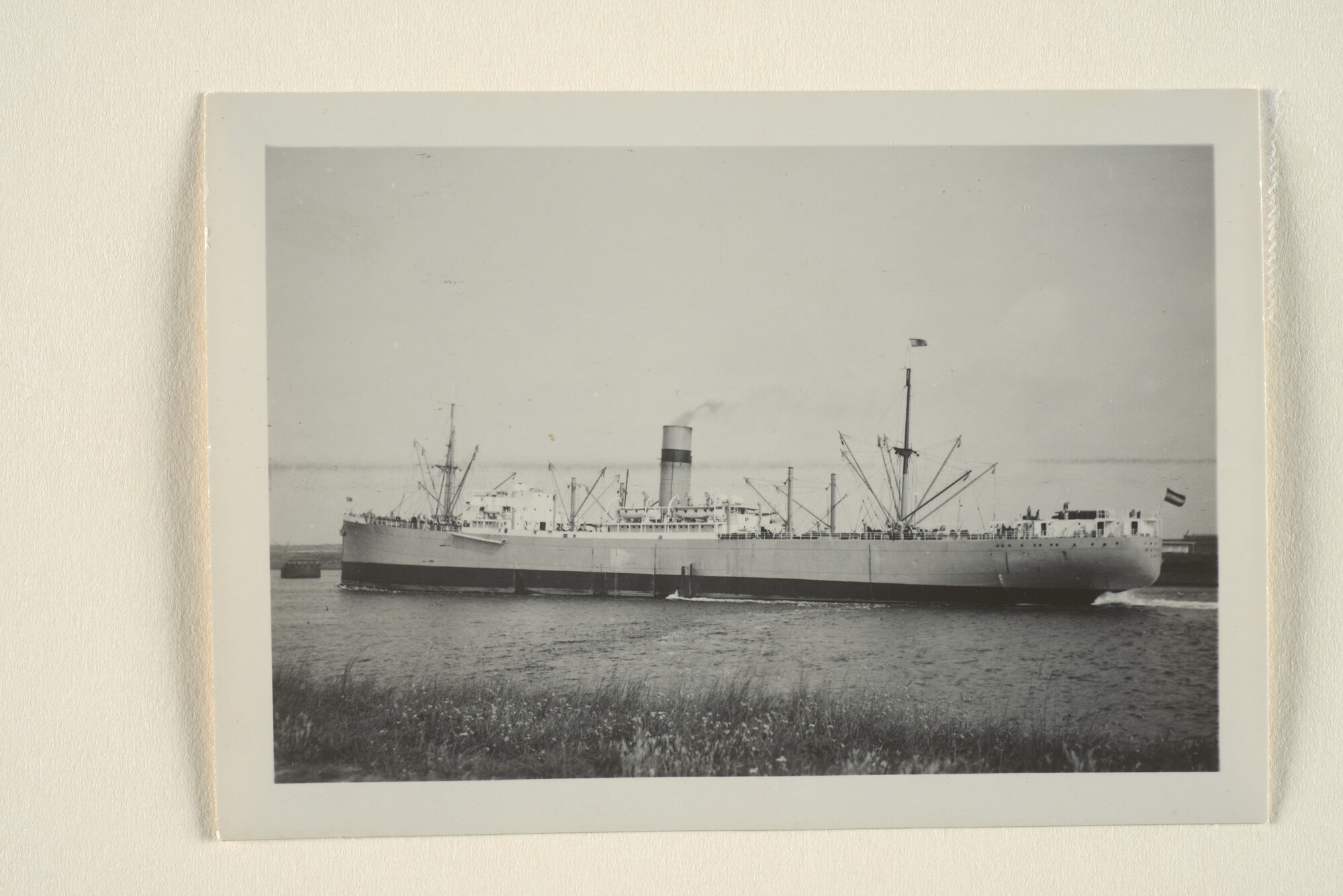 1995.5514; Het vrachtschip ss. Waterland van de KHL; foto