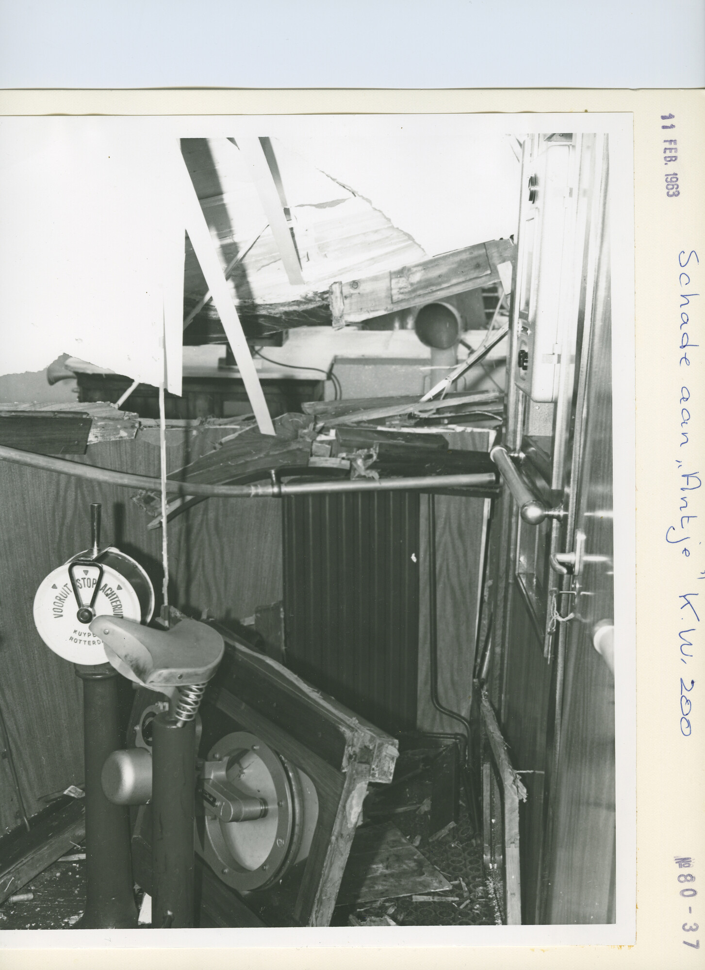 S.5444(4021)07; Foto van de aanvaringsschade bij het visserschip Antje (KW 200); foto
