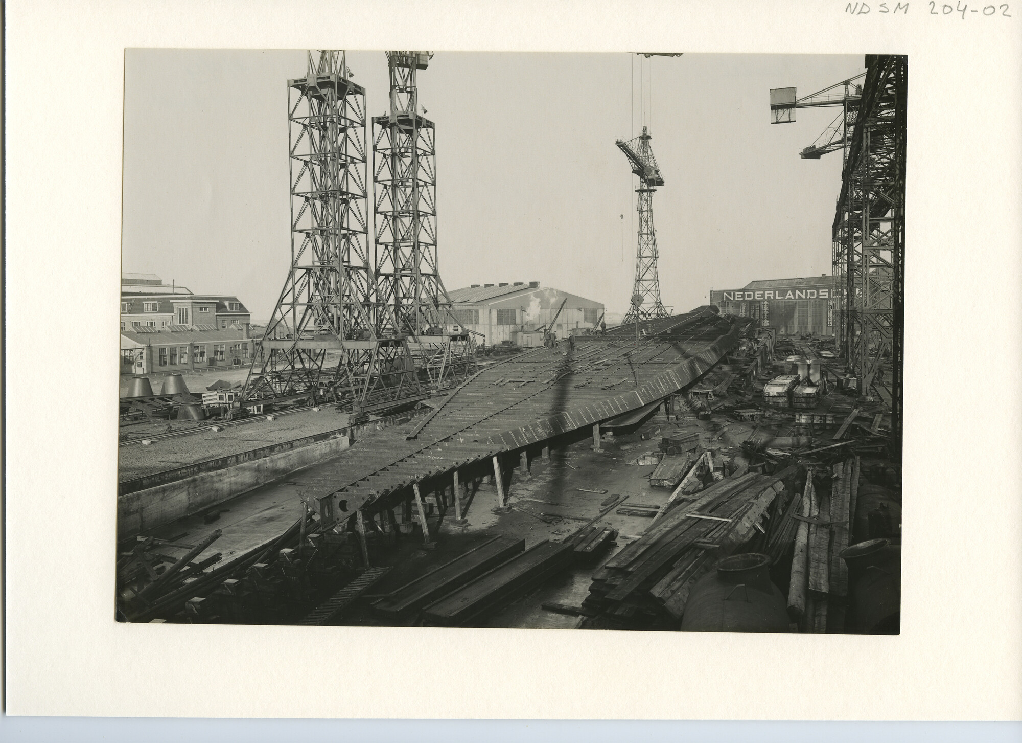 S.5444(0822); Foto van ms. Tawali in aanbouw bij de NSM; foto