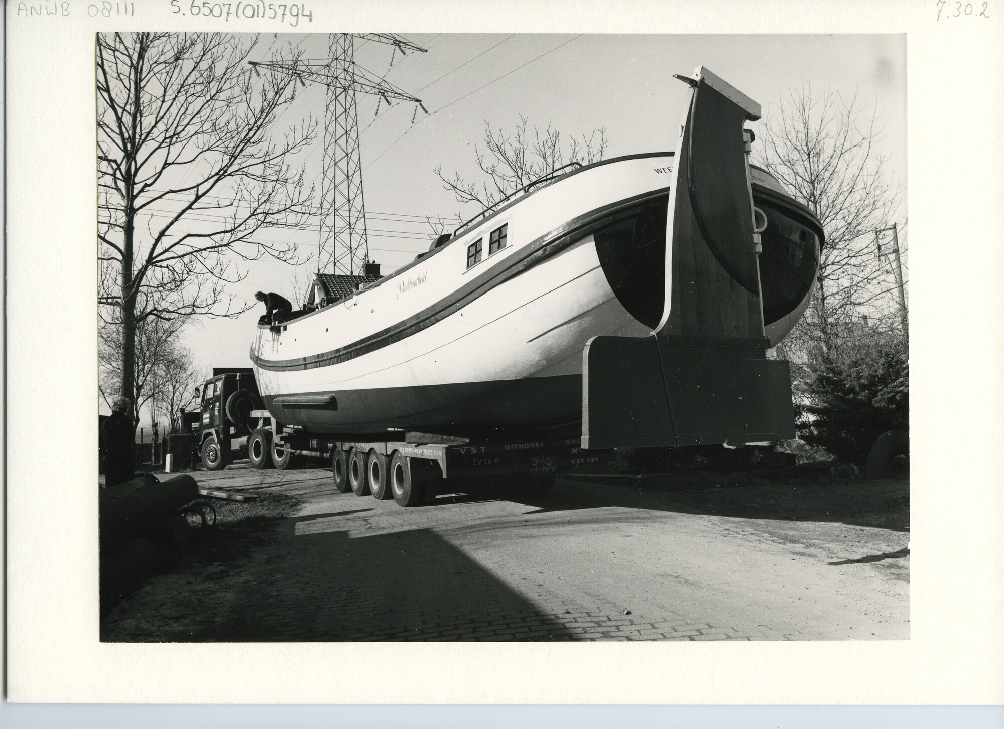 S.6507(01)5794; Foto van de Dankbaarheid op een vrachtwagenaanhanger; foto