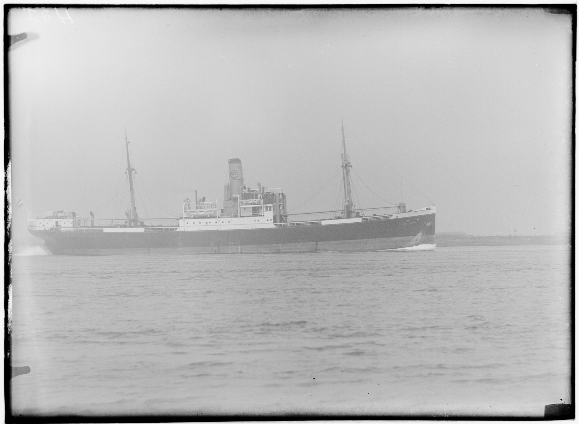 2018.1311; Glasnegatief van het vrachtschip Jonge Johanna (Nederlands, 1928); glasnegatief