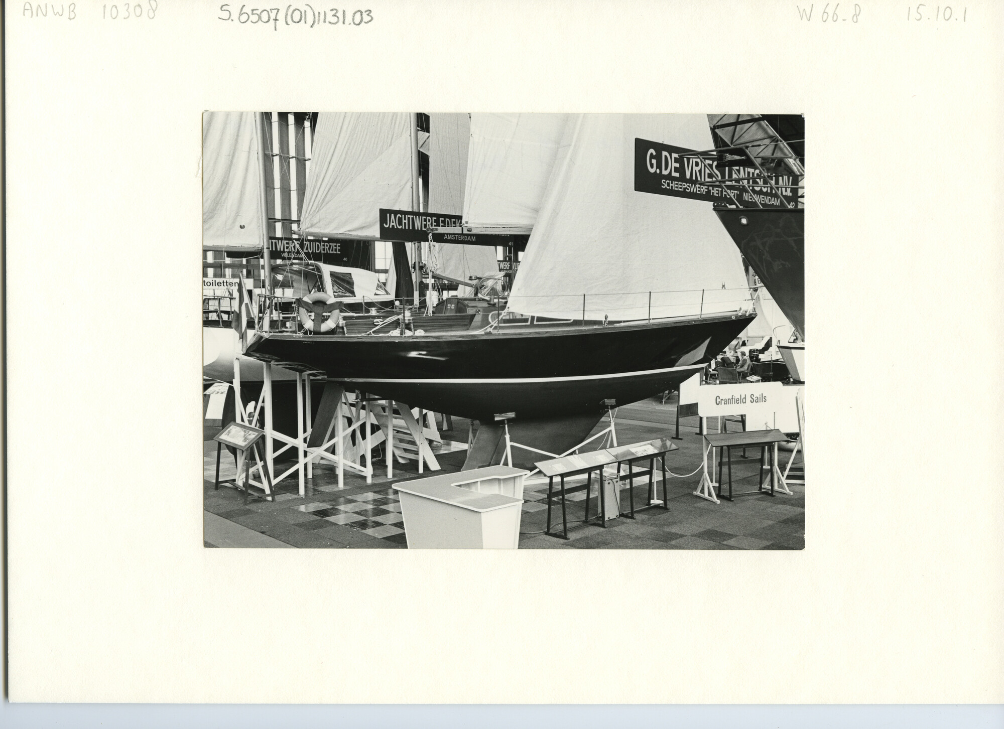 S.6507(01)1131.03; Foto van de HISWA 1968: diverse stands; foto