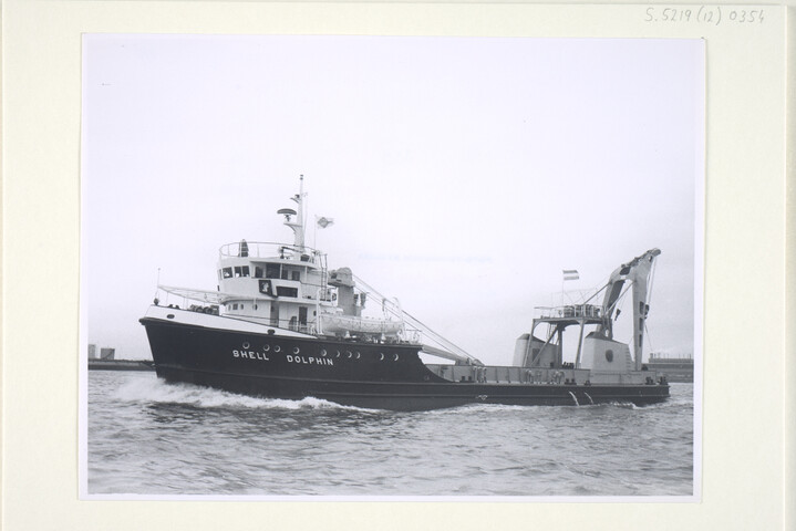 S.5219(12)0354; Foto's van de proeftocht van het bevoorradingsschip 'Shell Dolphin' gebouwd op de dwarshelling van de ASM; fotoreportage