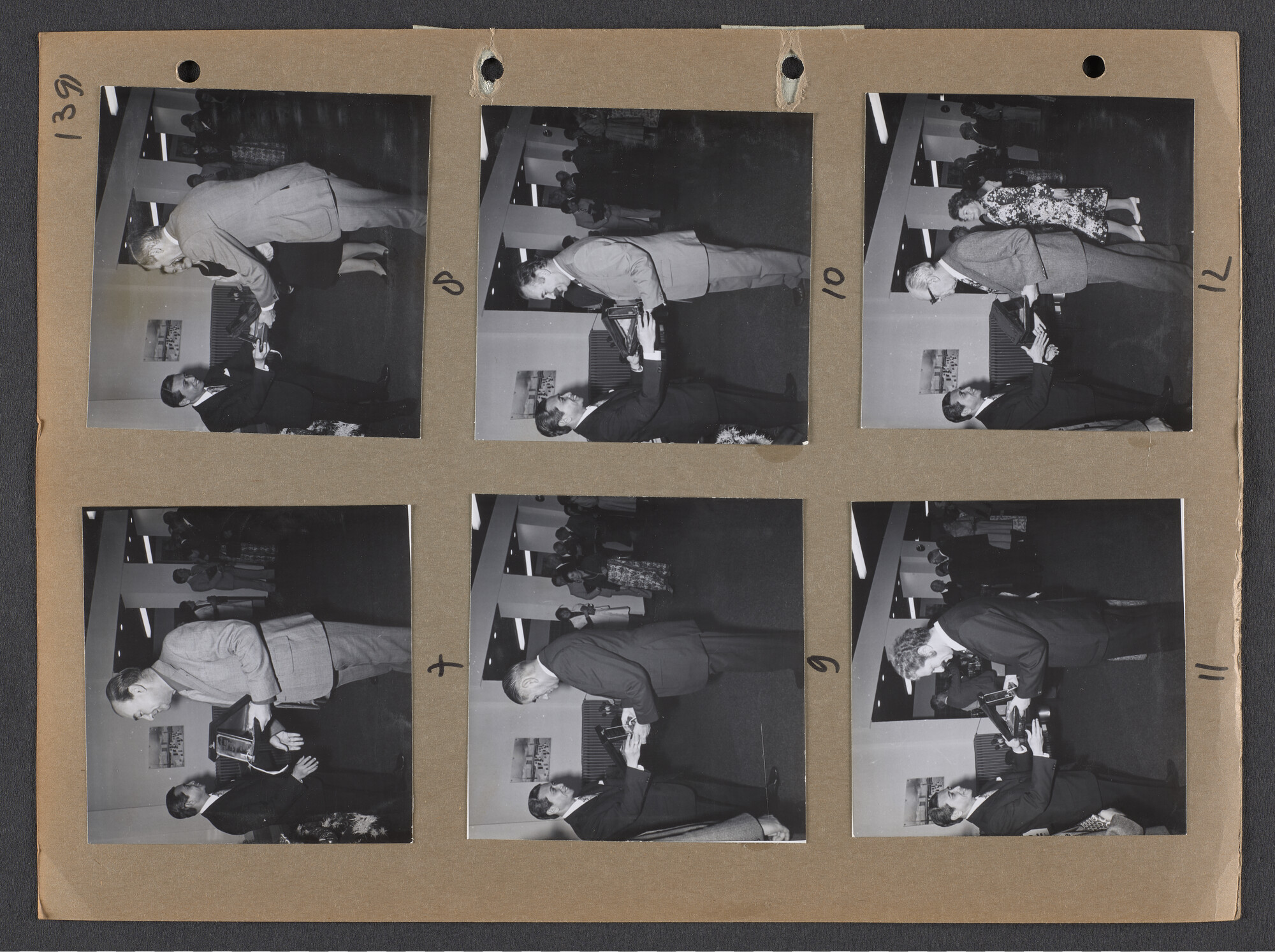 S.9102(35); Multomap met foto's door Ben Burgers, samengesteld door de Vereniging De Amsterdamsche Haven; foto