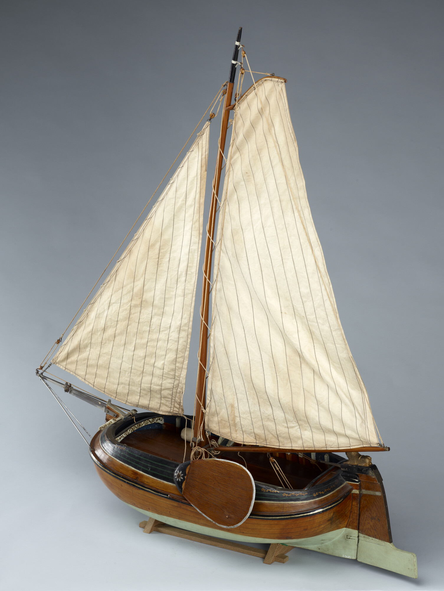 S.2639(01); Model van het Friese jacht Kikker; scheepsmodel