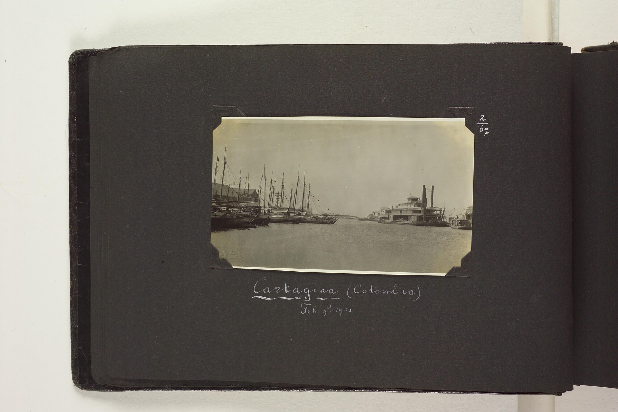 S.6156(06)l; Fotoalbum l) uit een serie van veertien uit de Collectie Job over zijn reizen met ss. 'Stuyvesant' en 'Venezuela' van de KNSM [...]; fotoalbum