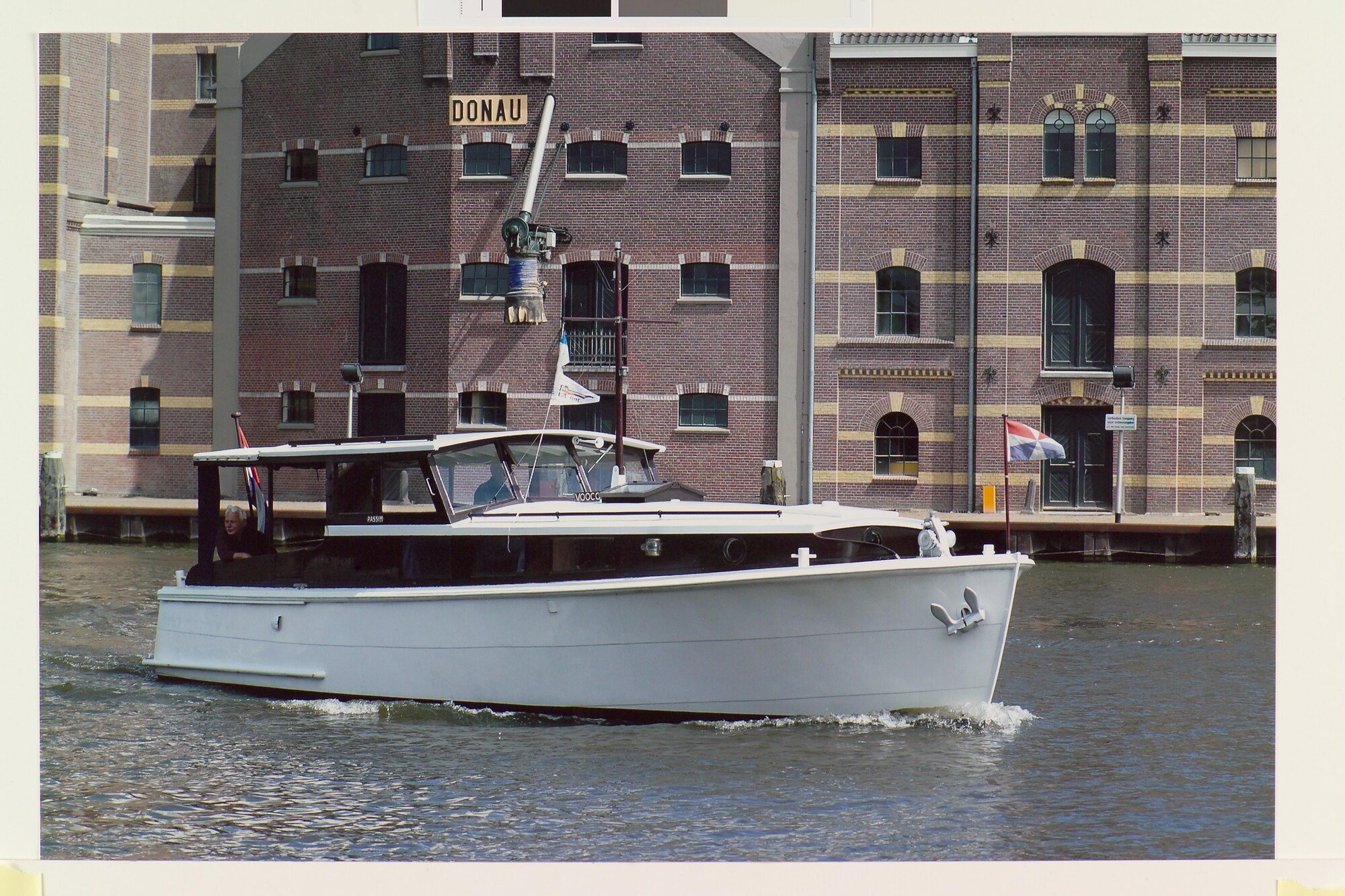 2008.0097; Motorboot 'Passim' op de Zaan; foto