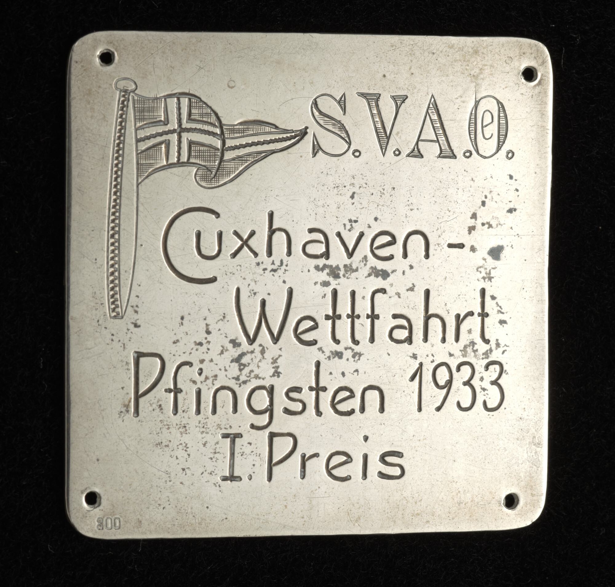 2016.1564; Zilveren plaatje als eerste prijs in de Cuxhaven Wettfahrt van de S.V.A.O.e in 1933; plaatje