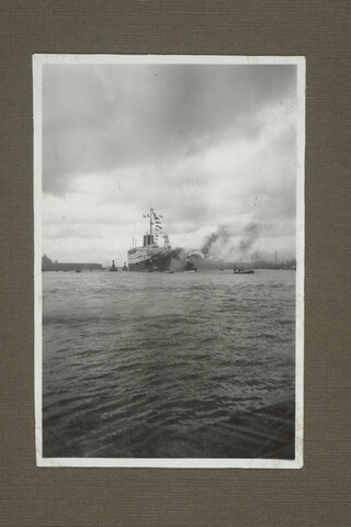 2001.1755; Omslag met vele foto's en knipsels van meest bergingsactiviteiten door Reederij v/h Gebroeders Goedkoop te Amsterdam in de periode 1929 / 1949; omslag
