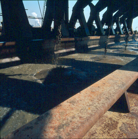 S.9100(5096); Uitbreiding (haven) IJmuiden. Dia ontziltingsponton 'Aquila'; diapositief