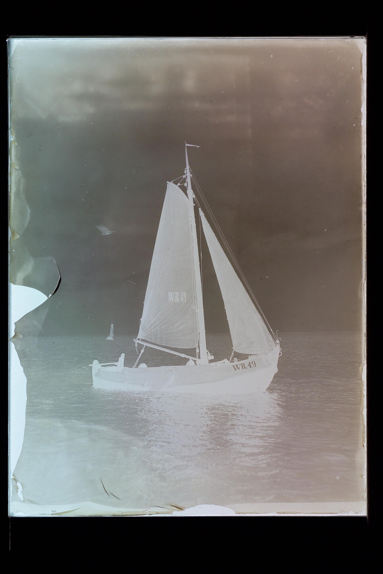 S.3319(241)a; Wieringer blazer op het Nieuwe Diep, omstreeks 1906; negatief