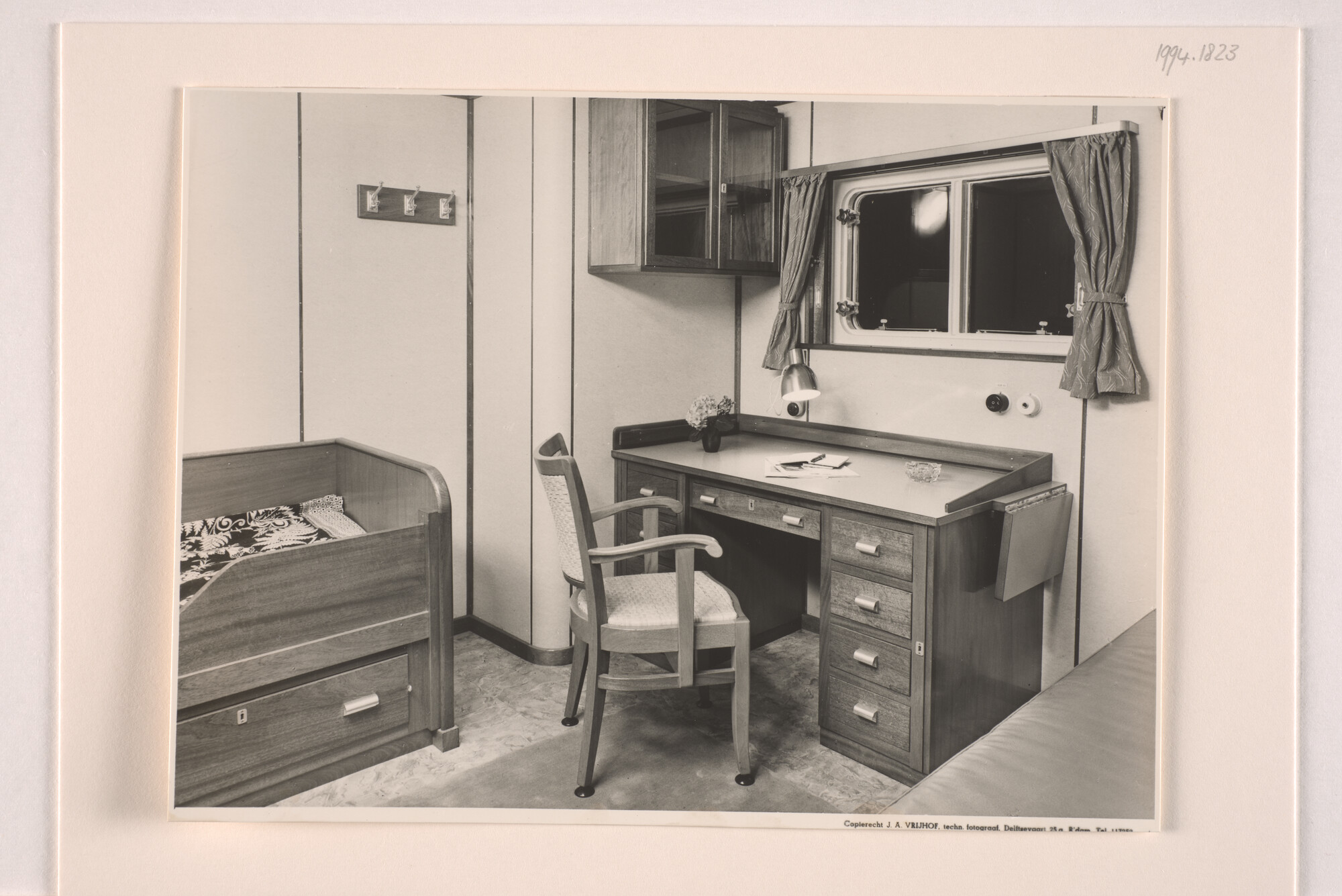 1994.1823; Interieurfoto's genomen aan boord van ms. 'Van Cloon' van de KPM; fotoreportage