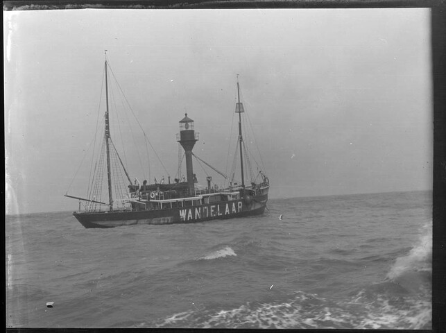S.7143(1426)2b; Negatief van het Vlaamse lichtschip 'Wandelaar'; negatief