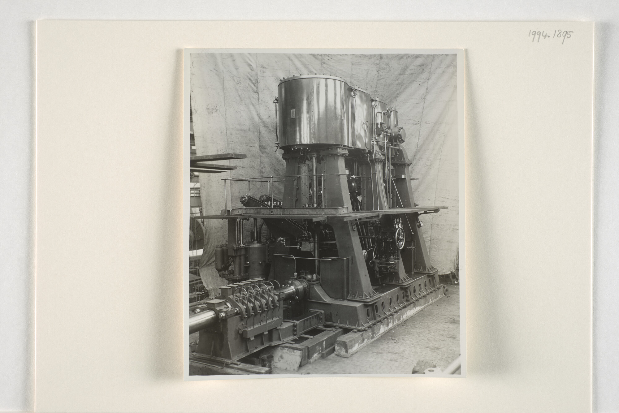 1994.1895; Fotos van de 3 cilinder stoommachine voor het ss. Van Waerwijck: of het [...]; fotoreportage