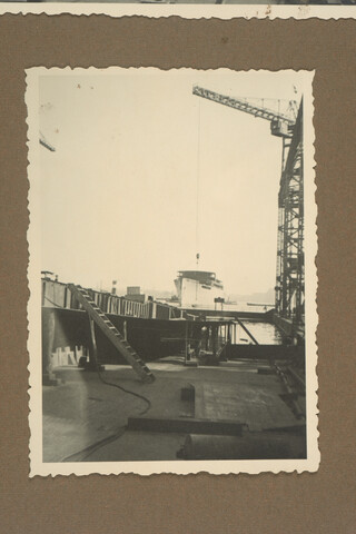 2001.1755; Omslag met vele foto's en knipsels van meest bergingsactiviteiten door Reederij v/h Gebroeders Goedkoop te Amsterdam in de periode 1929 / 1949; omslag