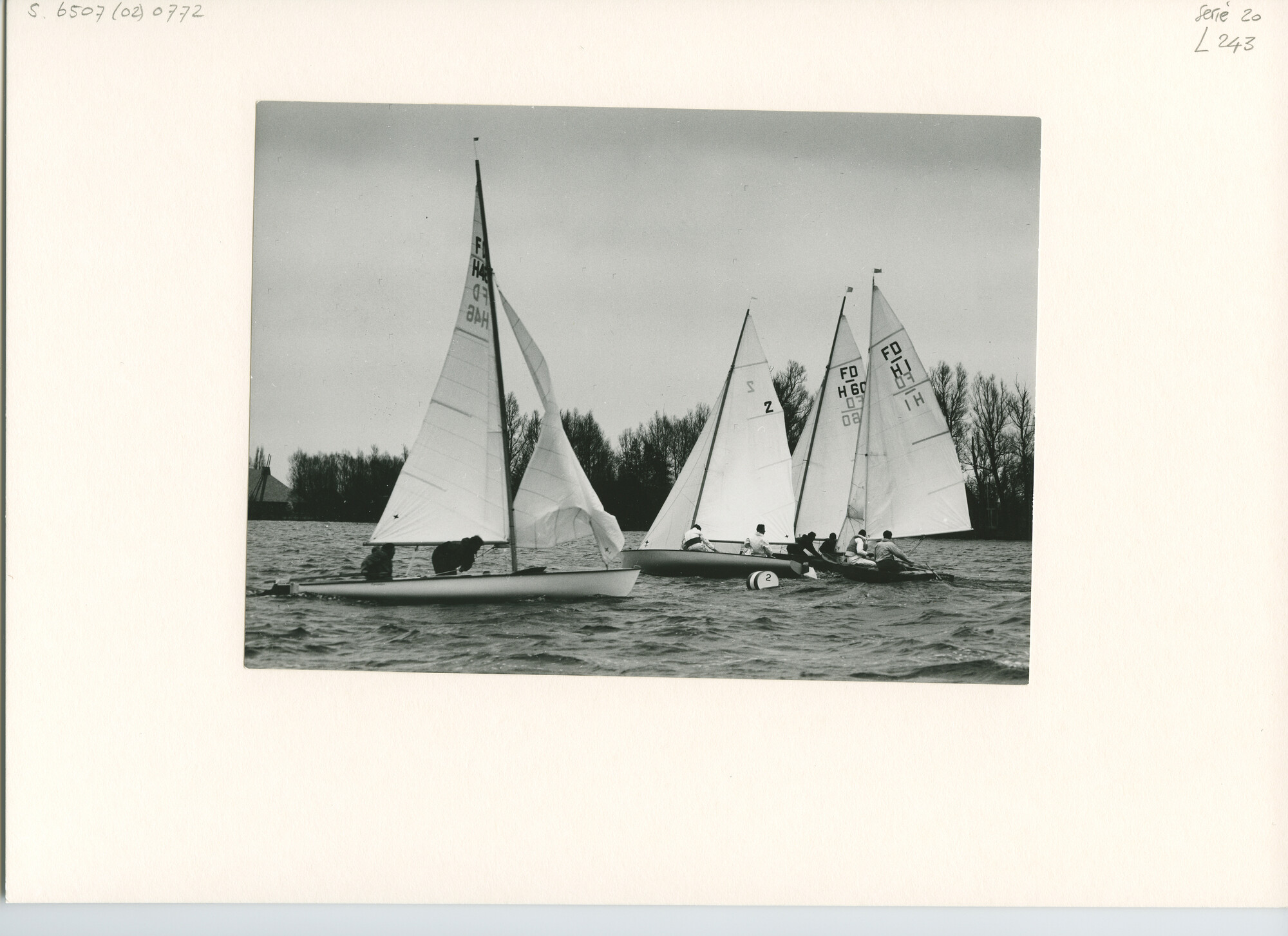 S.6507(02)0772.01; Zwart-wit foto van de FD-klasse op de Loosdrechtse Plassen tijdens de Paas-ei een wedstrijd en de Hollandweek I; foto