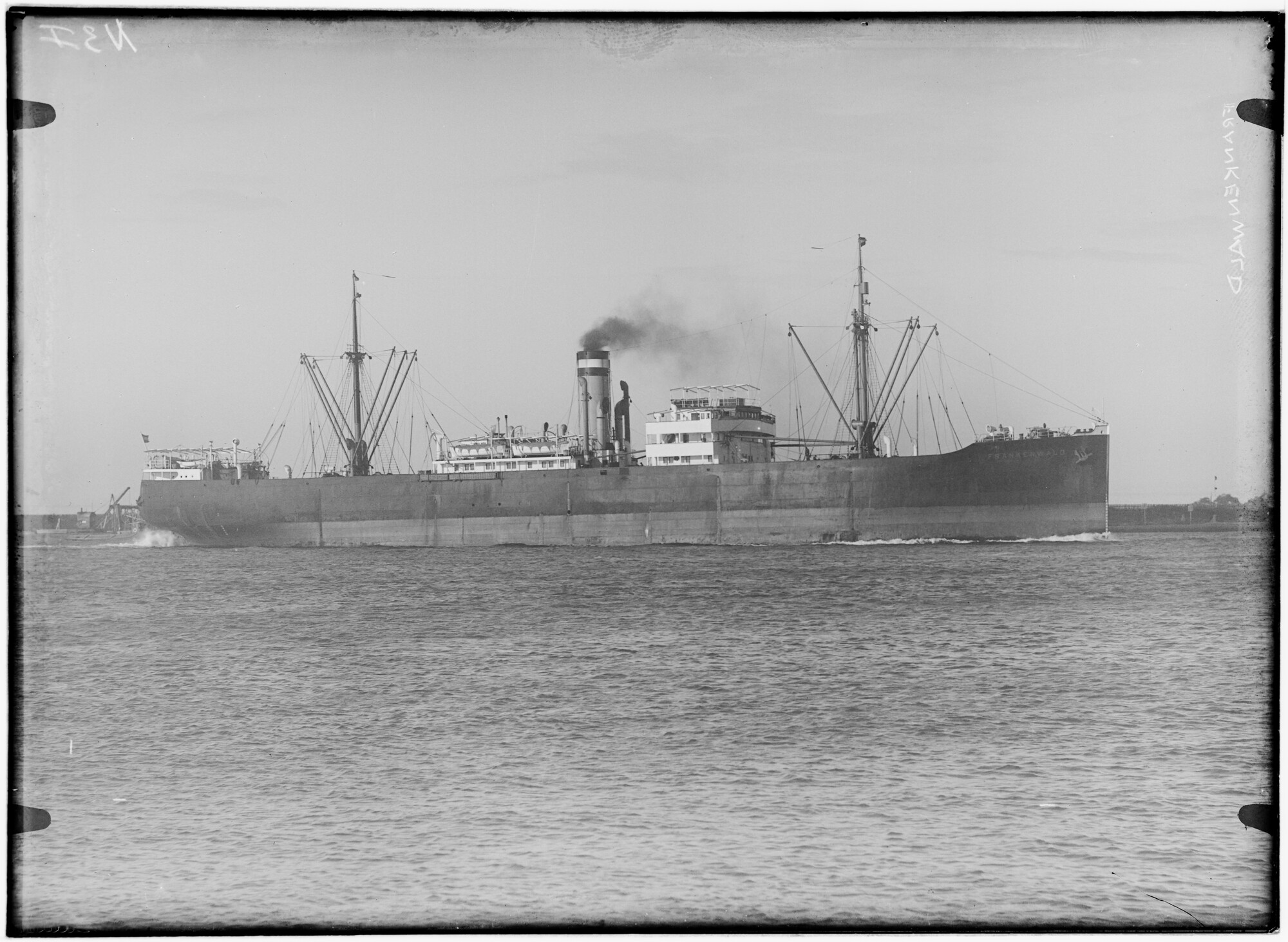 2018.1159; Glasnegatief van het vracht- en passagiersschip Frankenwald (Duits, 1922); glasnegatief
