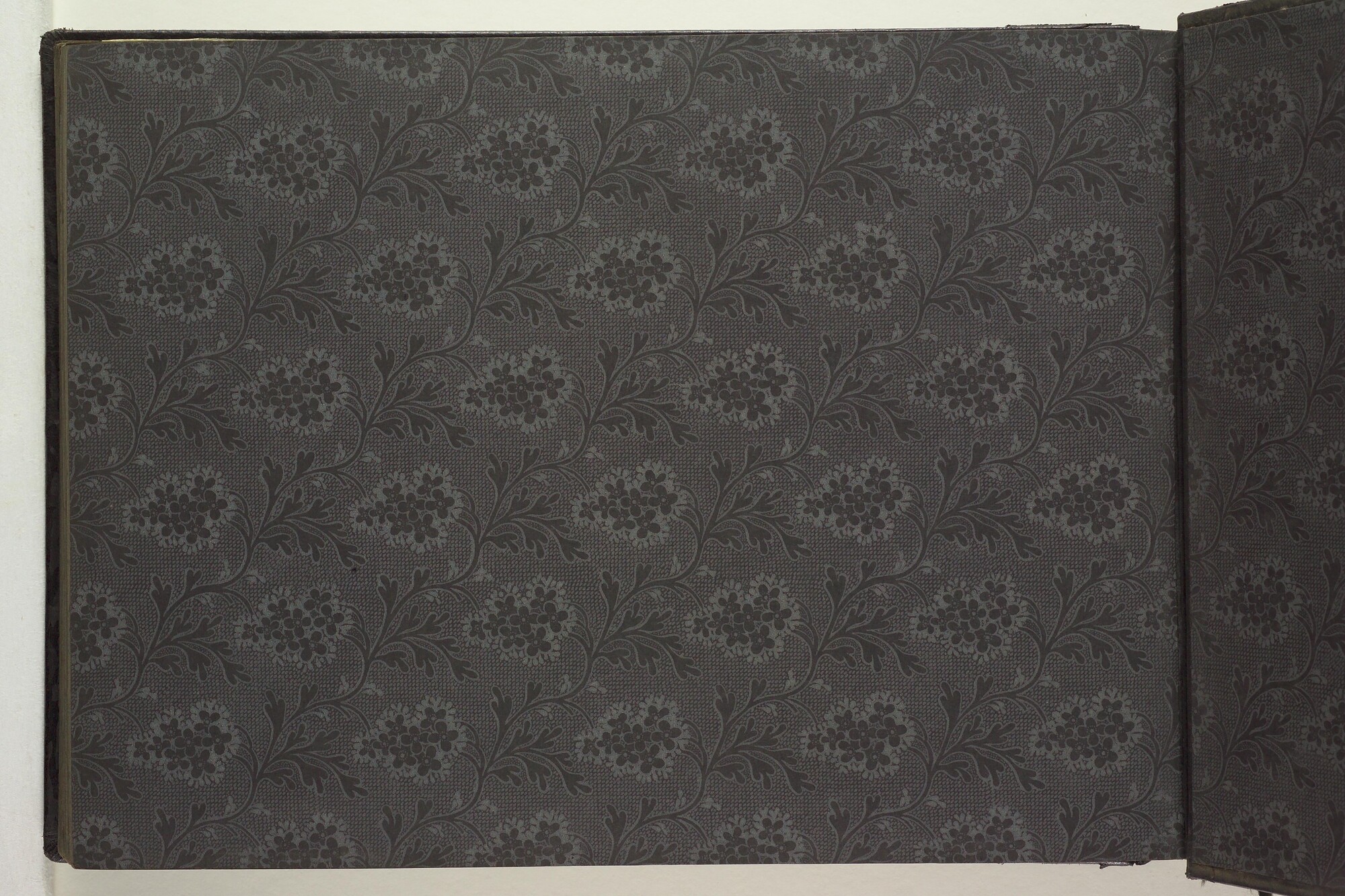 S.5548(091); Persoonlijk album van J.D. van Schooten met foto's aan boord van het ss. Tjikini; fotoalbum