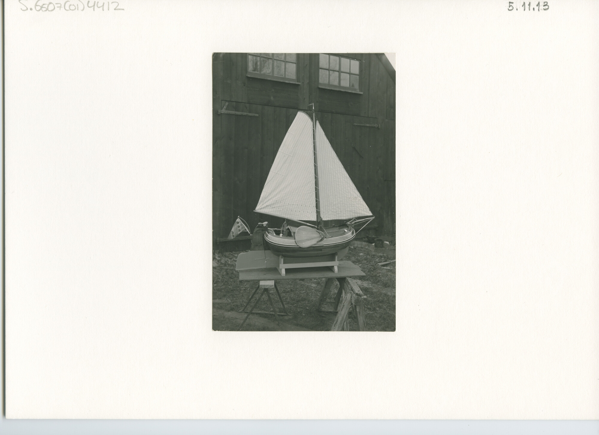 S.6507(01)4412; Scheepsmodel van een boeier; foto