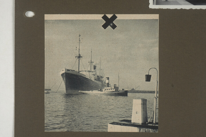 2001.1755; Omslag met vele foto's en knipsels van meest bergingsactiviteiten door Reederij v/h Gebroeders Goedkoop te Amsterdam in de periode 1929 / 1949; omslag