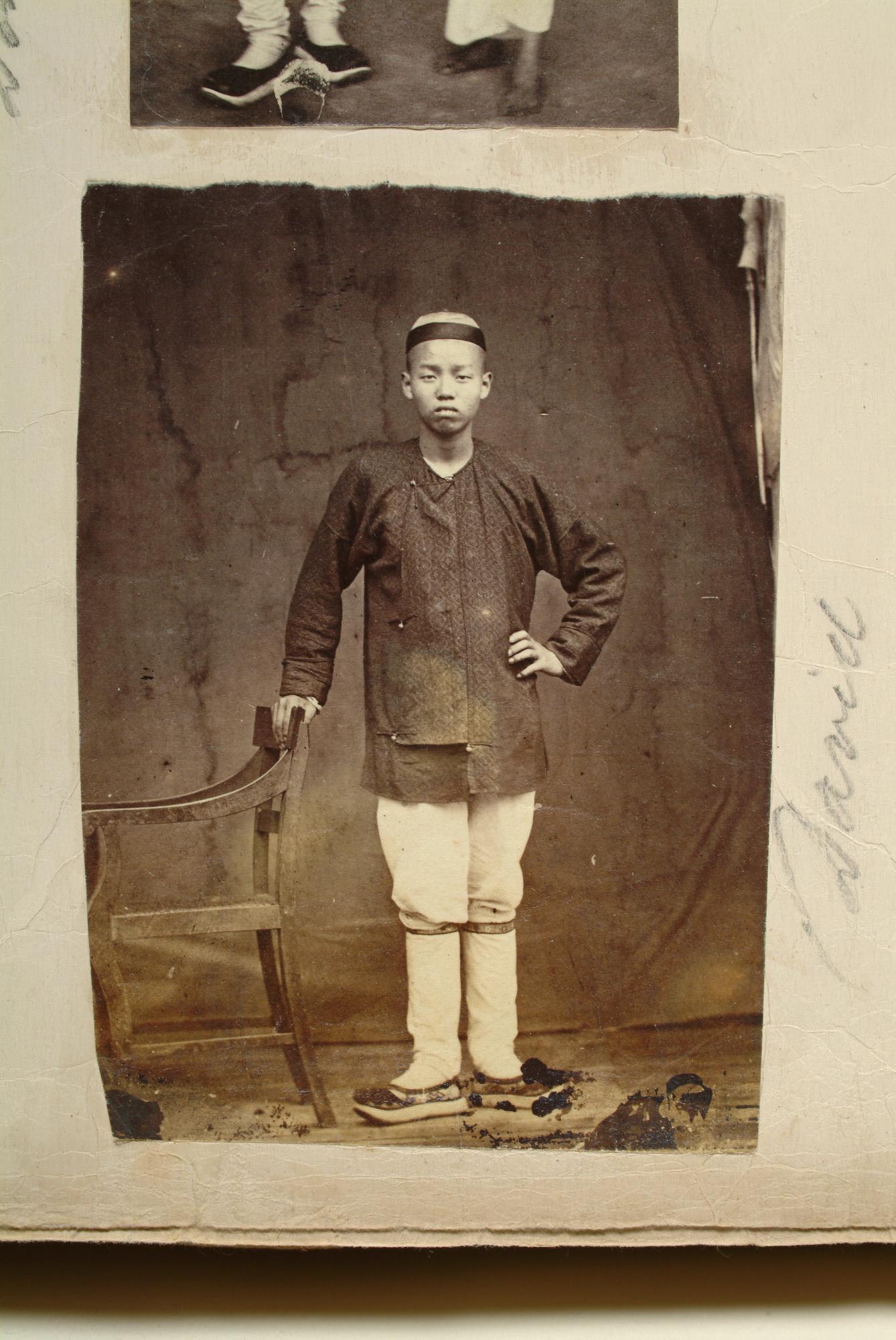 S.3628(02); Album nr. 1 uit een serie van drie van de Nederlandse consul in Japan Dirk de Graeff van Polsbroek; fotoalbum