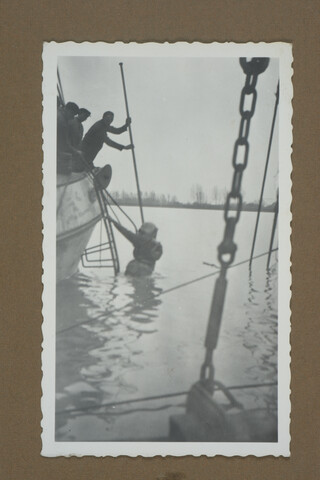 2001.1755; Omslag met vele foto's en knipsels van meest bergingsactiviteiten door Reederij v/h Gebroeders Goedkoop te Amsterdam in de periode 1929 / 1949; omslag