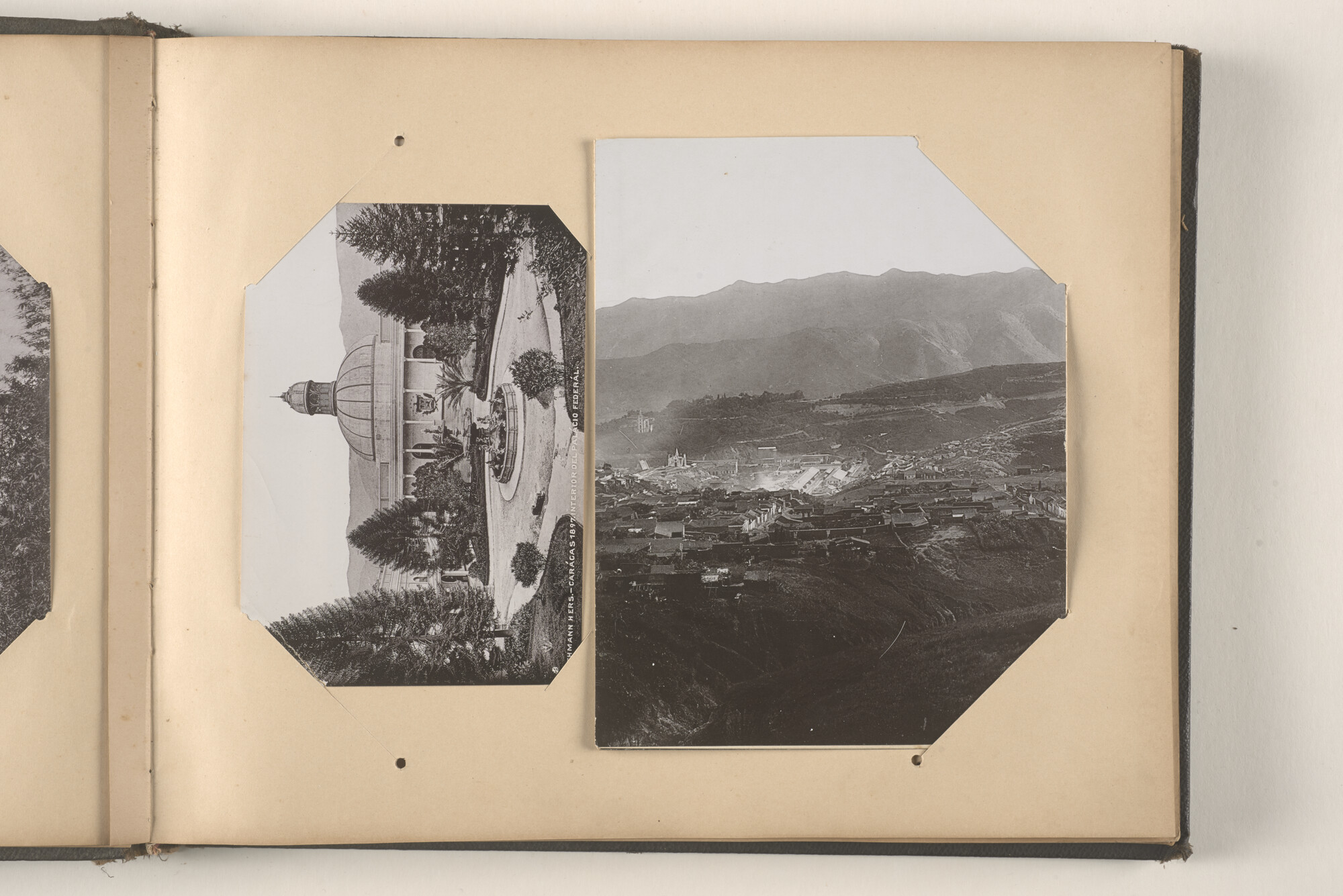 2015.0862; Fotoalbum met souvenirfoto’s verzameld tijdens de reizen van James Reginald Filz, 18 oktober 1901 t/m september 1904; fotoalbum
