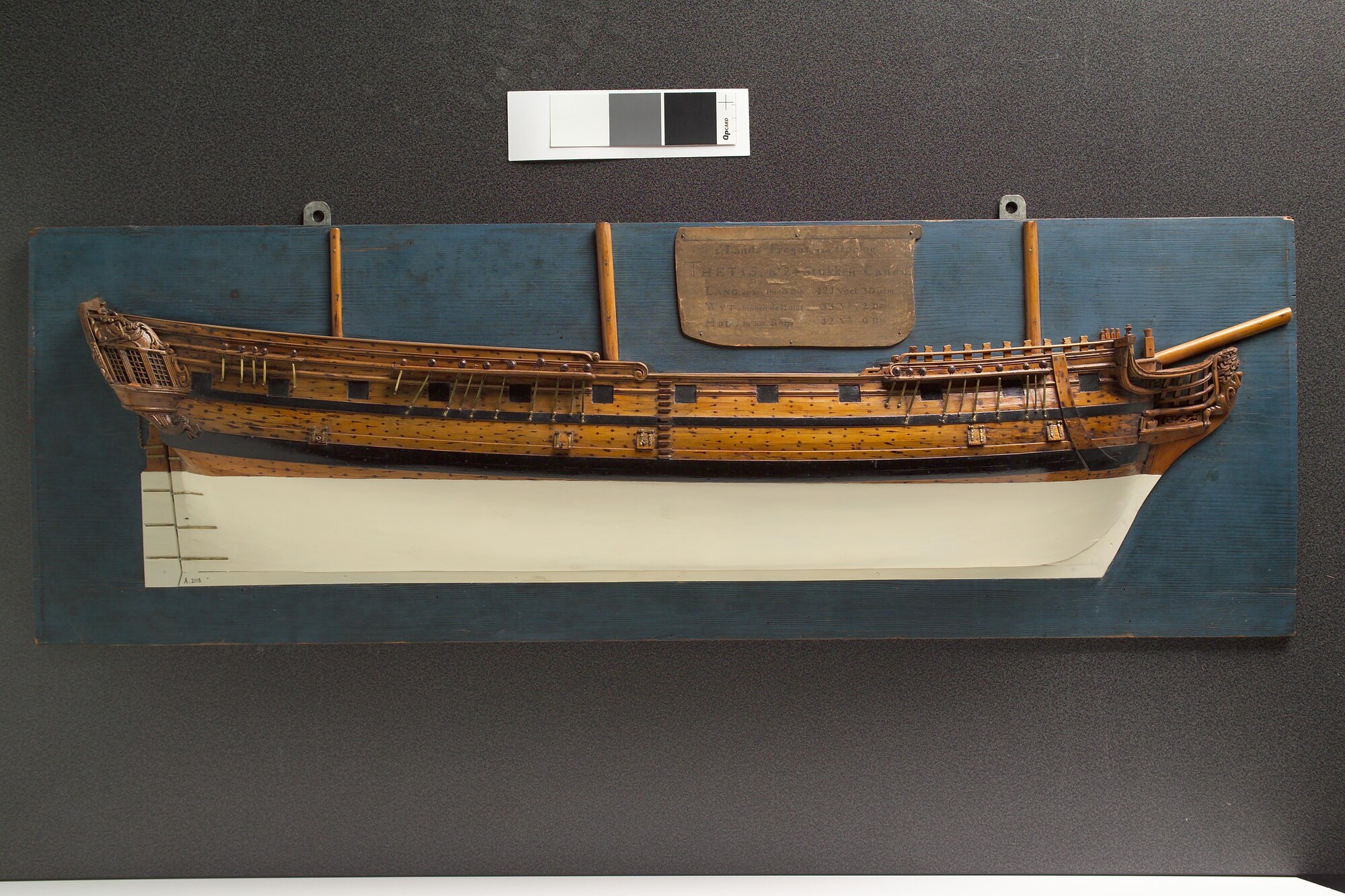 A.2115; Halfmodel van het fregat Thetis van 24 stukken; scheepsmodel