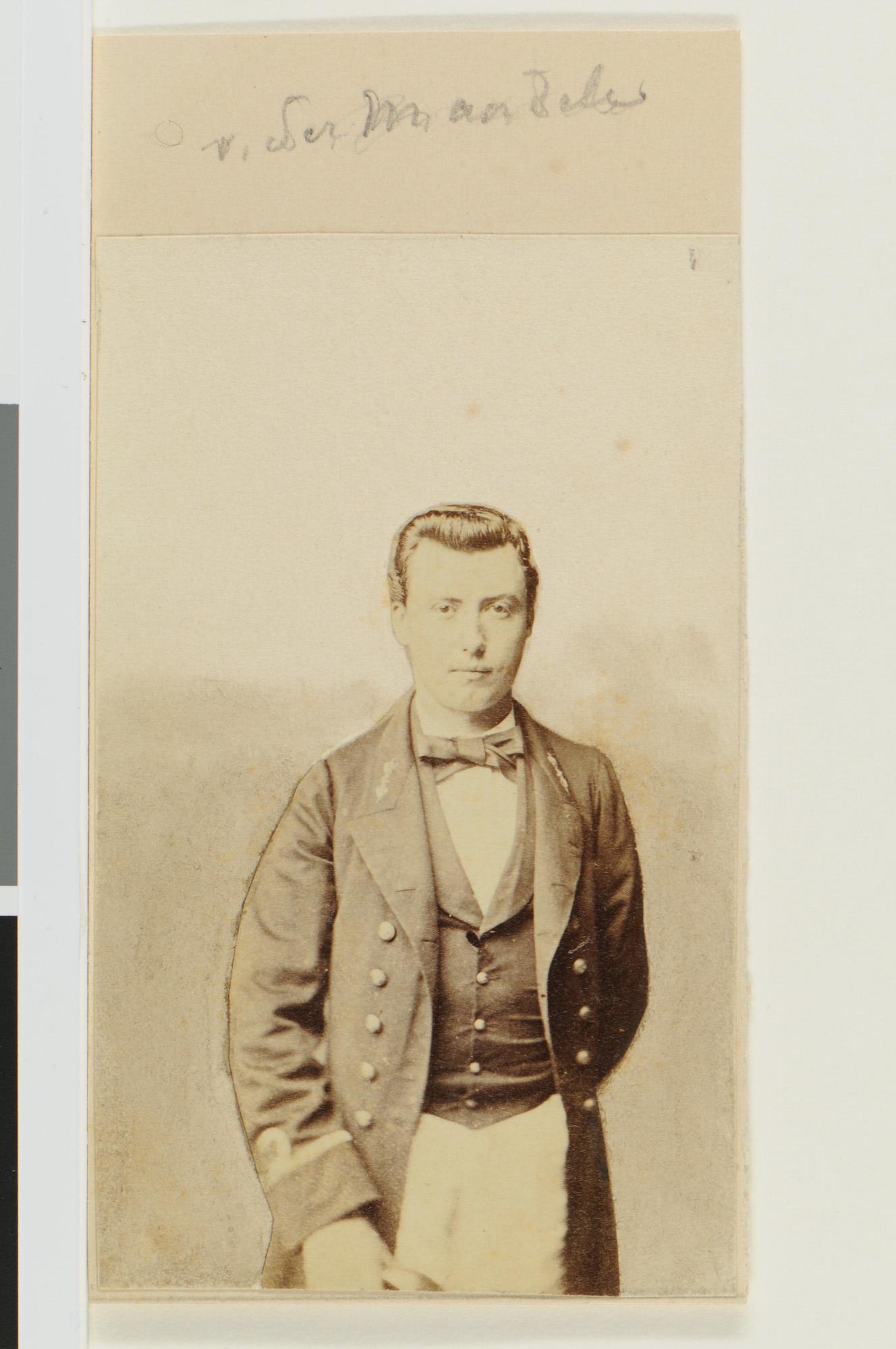 A.1361(25)07; Portretfoto van H.J. van der Mandele (1843-1903), luitenant ter zee 2e klasse; foto