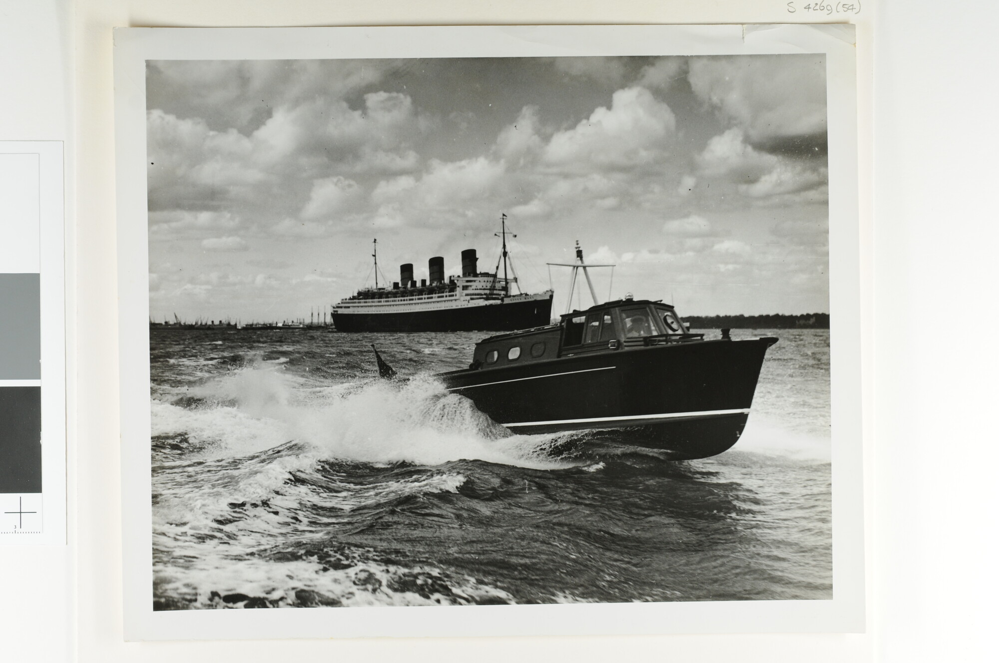 S.4269(002)054; Demonstratie van een torpedovolgboot voor de Koninklijke Marine, gebouwd door de British Power Boat Co; foto