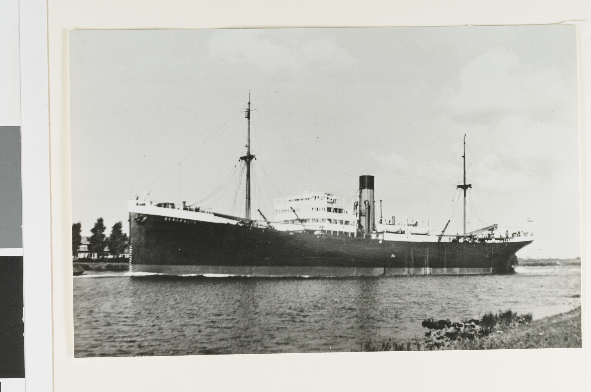 RB.0076(03); Het vrachtschip ss. 'Bengkalis' van de SMN; foto