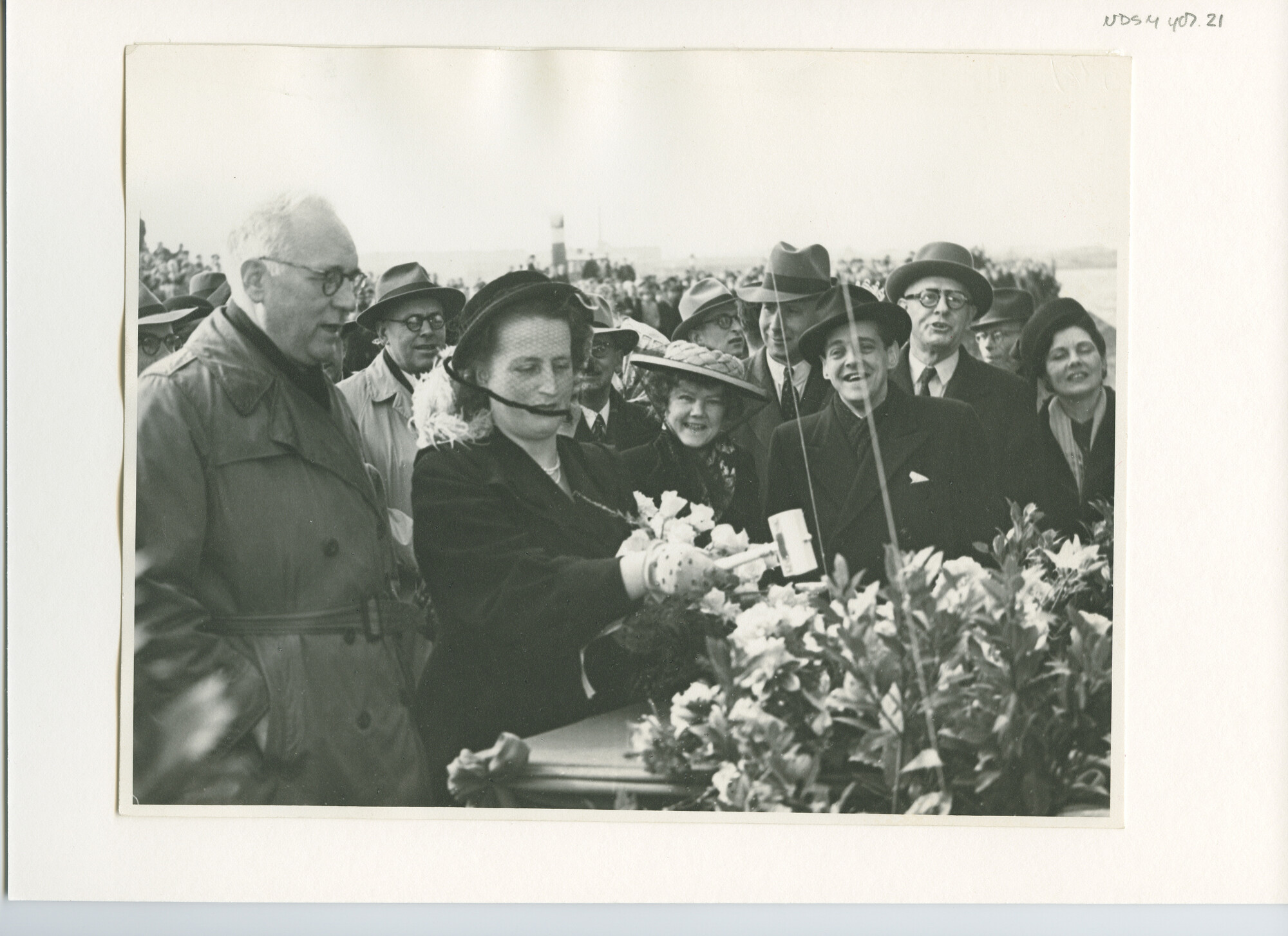 S.5444(1662); Foto van de doop van ms. Kaloekoe; foto