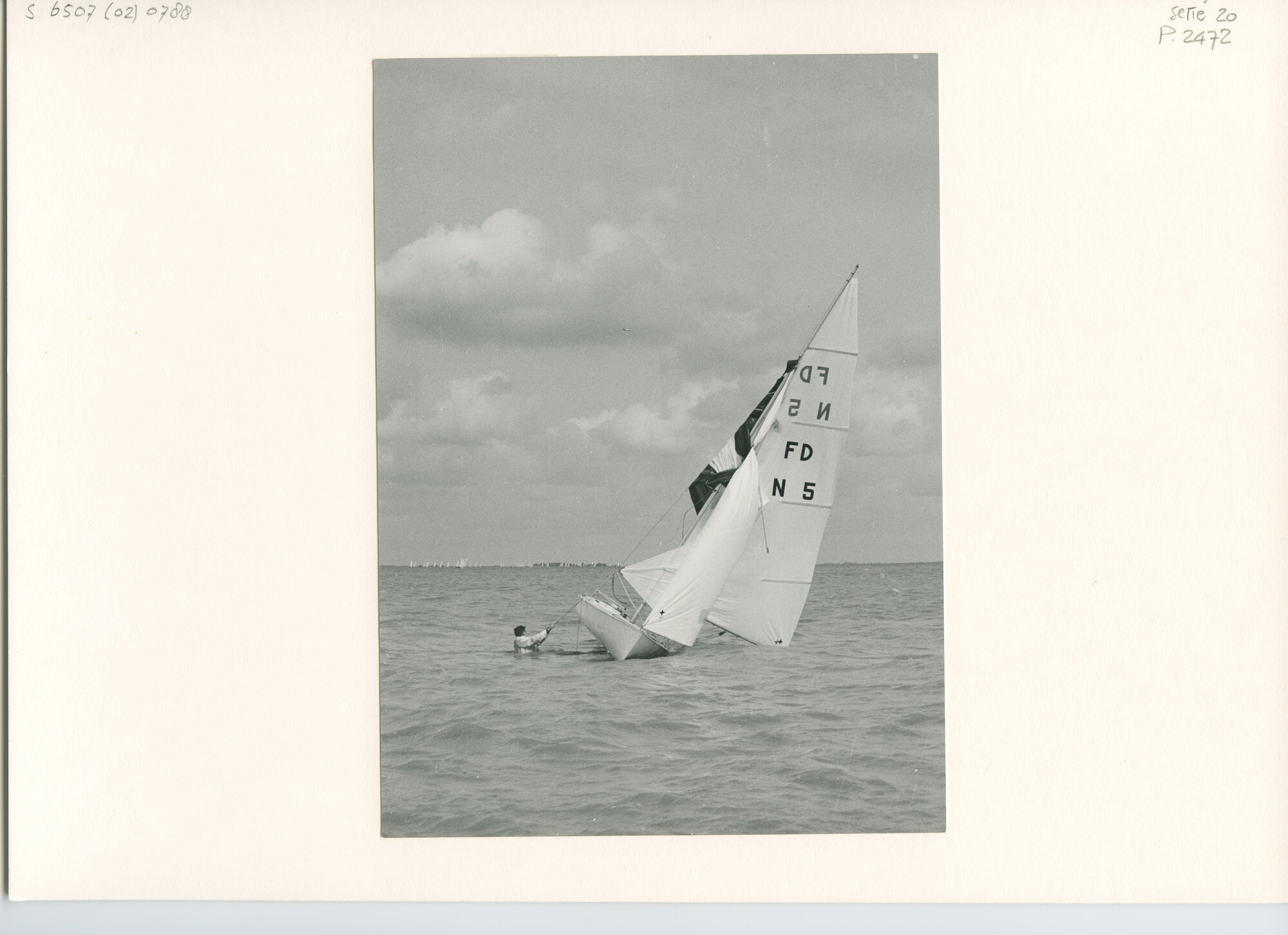 S.6507(02)0788.03; Zwart-wit foto van het Europees Kampioenschap FD 1962 op het IJsselmeer voor Muiden; foto