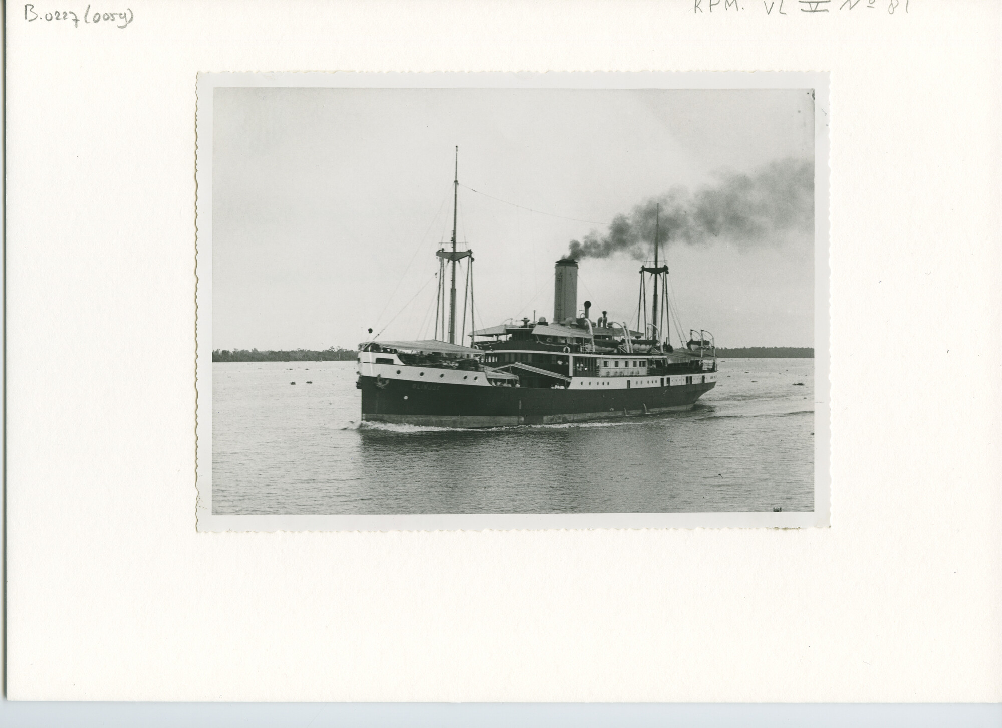B.0227(0059); Foto van ss. Blinjoe op de Baritorivier; foto