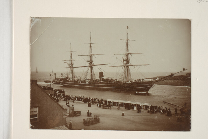 1994.6330; Het fregat met stoomvermogen Hr.Ms. Johan Willem Friso; foto
