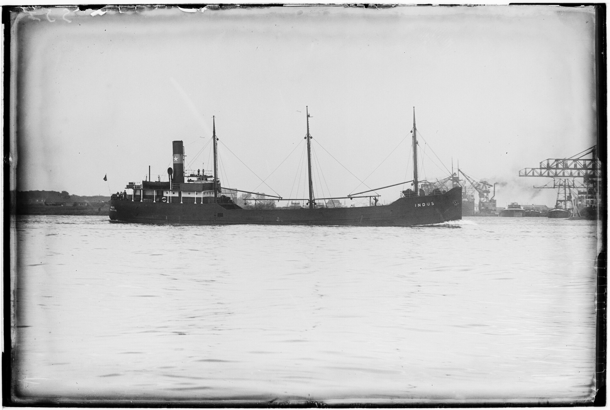 2018.1280; Glasnegatief van het vrachtschip Indus (Zweeds, 1920); glasnegatief