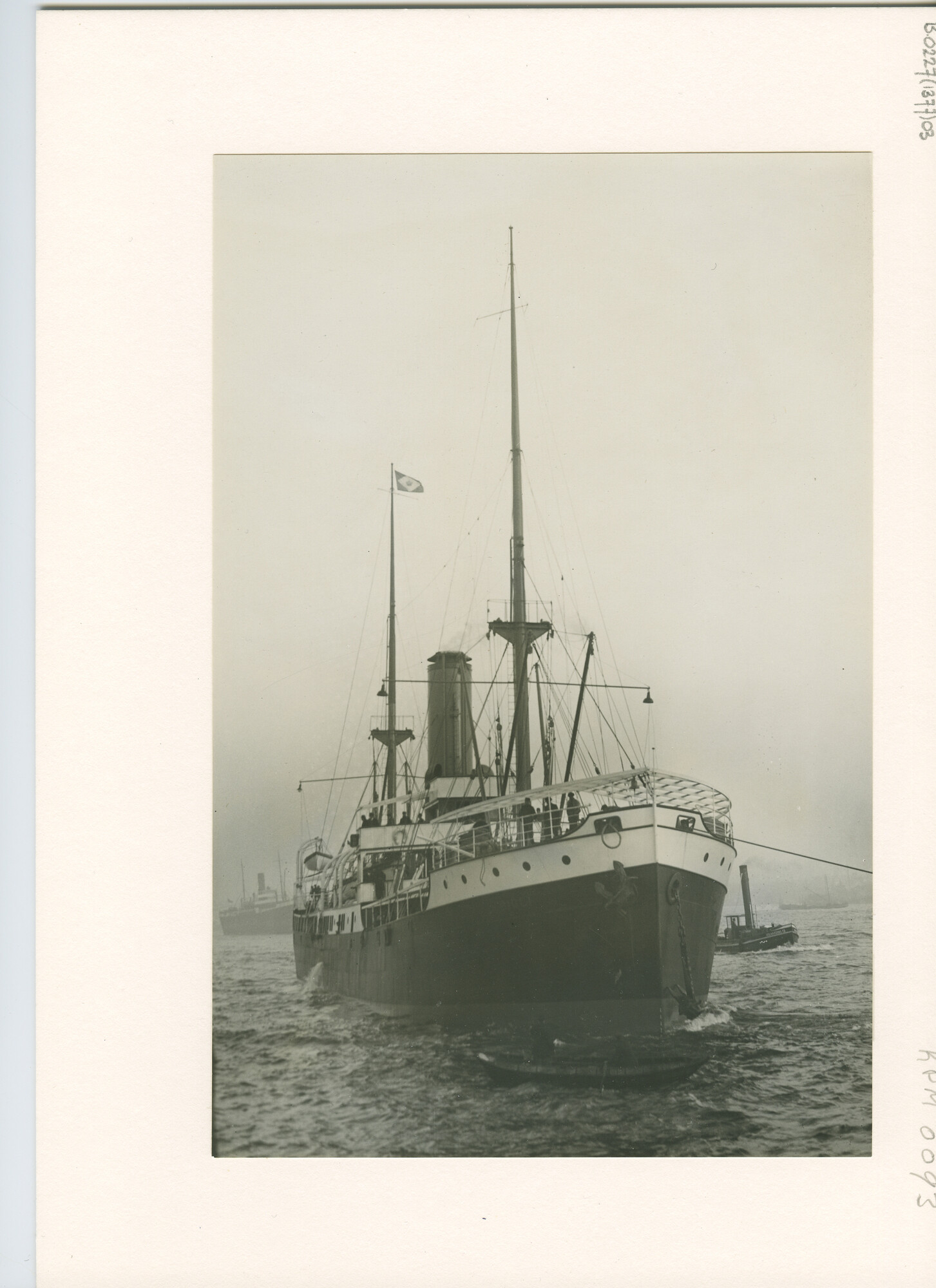 B.0227(1377)03; Foto van ss. Sigli bij het aanleggen en afgemeerd aan de kade in Rotterdam; foto