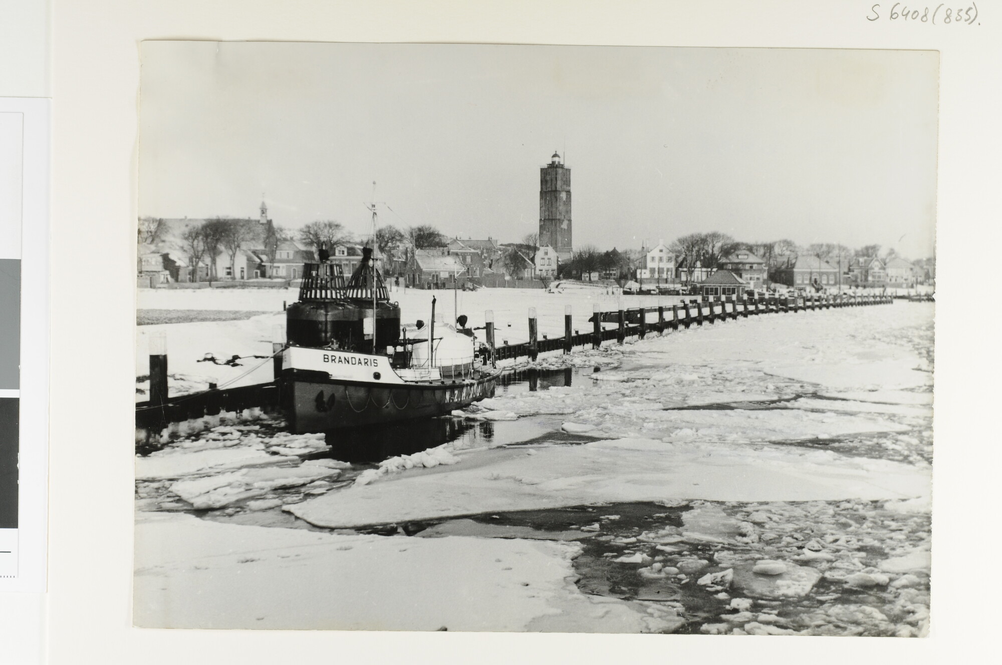 S.6408(0835); De motorreddingboot Brandaris van de KNZHRM aan de steiger van de bijna [...]; foto