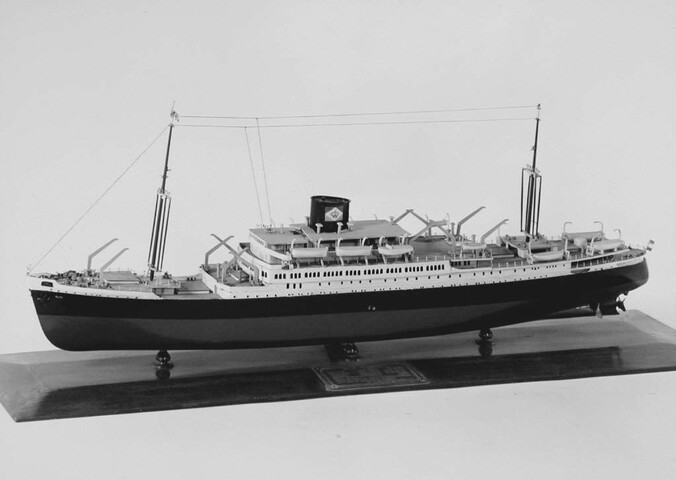 S.4498(01); Model van het passagiersschip ms. Ruys; scheepsmodel