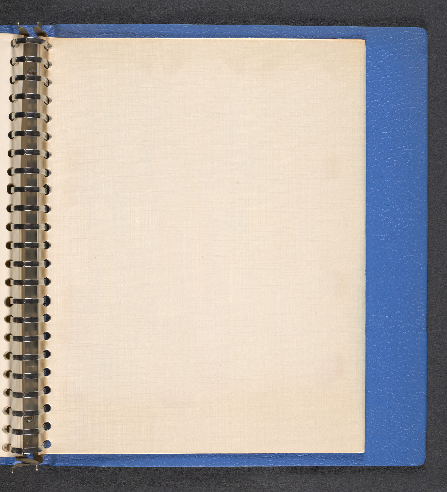 2022.1516; Multomap met foto's gemaakt tijdens reizen van walvisfabrieksschip Willem Barendsz (I), seizoenen 1947-'48 t/m 1950-'51; fotoalbum