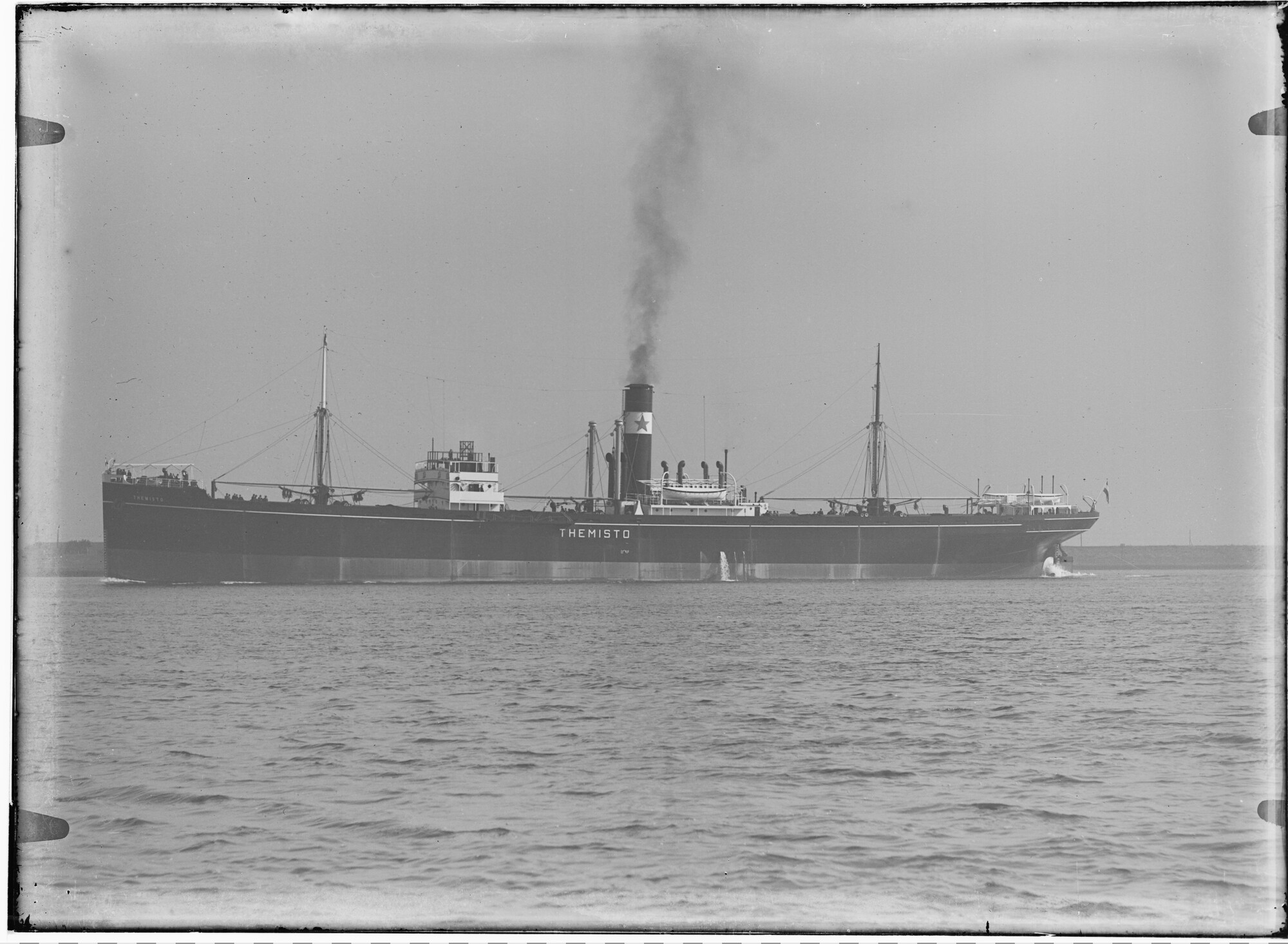 2018.1727; Glasnegatief van het vrachtschip Themisto (Nederlands, 1928); glasnegatief