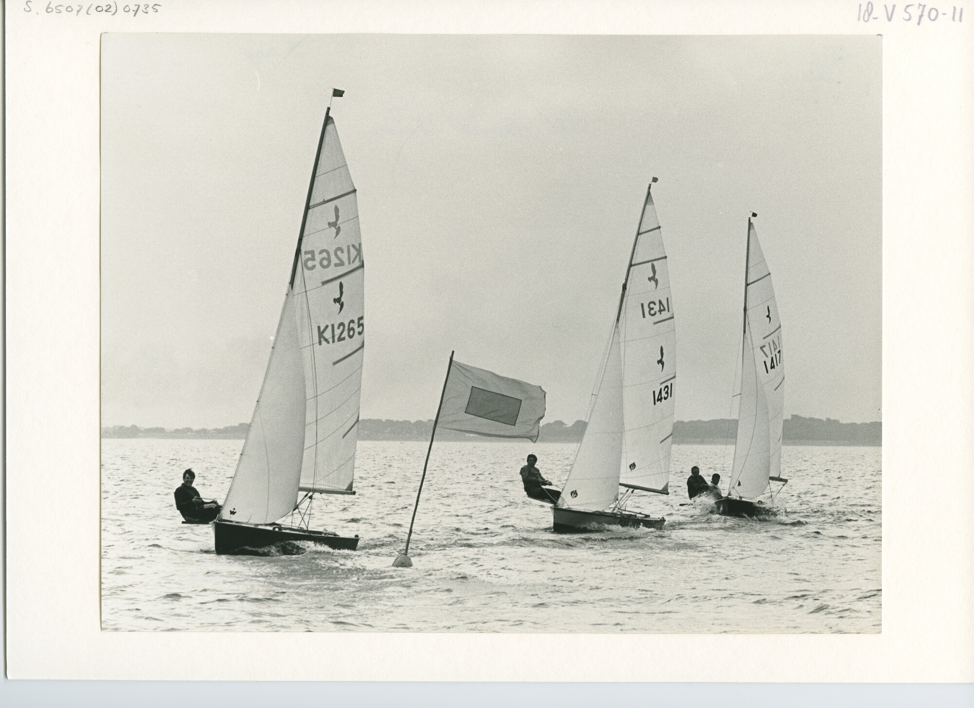 S.6507(02)0735.01; Zwart-wit foto van het Wereldkampioenschap Hornet 1967 op het IJsselmeer voor Muiden; foto