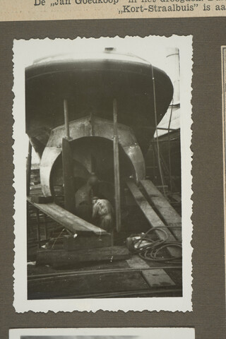 2001.1755; Omslag met vele foto's en knipsels van meest bergingsactiviteiten door Reederij v/h Gebroeders Goedkoop te Amsterdam in de periode 1929 / 1949; omslag