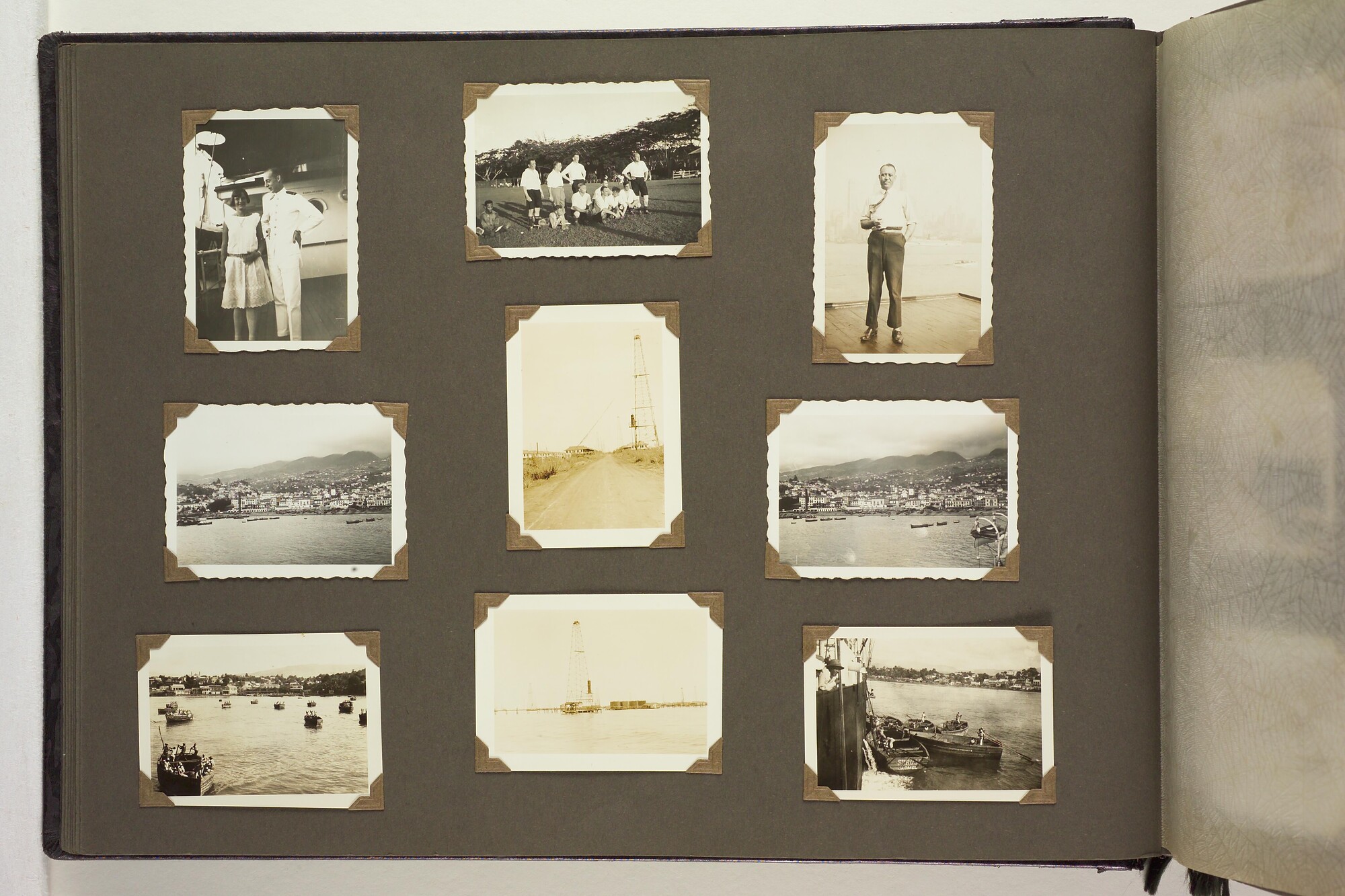 S.5548(091); Persoonlijk album van J.D. van Schooten met foto's aan boord van het ss. Tjikini; fotoalbum