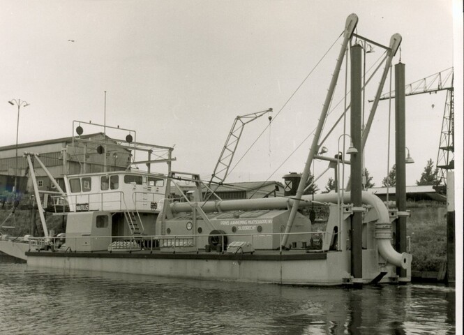 S.5219(12)0702; Foto's van de snijkopzuiger 'Nautilus' van Prins Aanneming Maatschappij uit Sliedrecht, in reparatie/verbouwing bij de ASM; fotoreportage