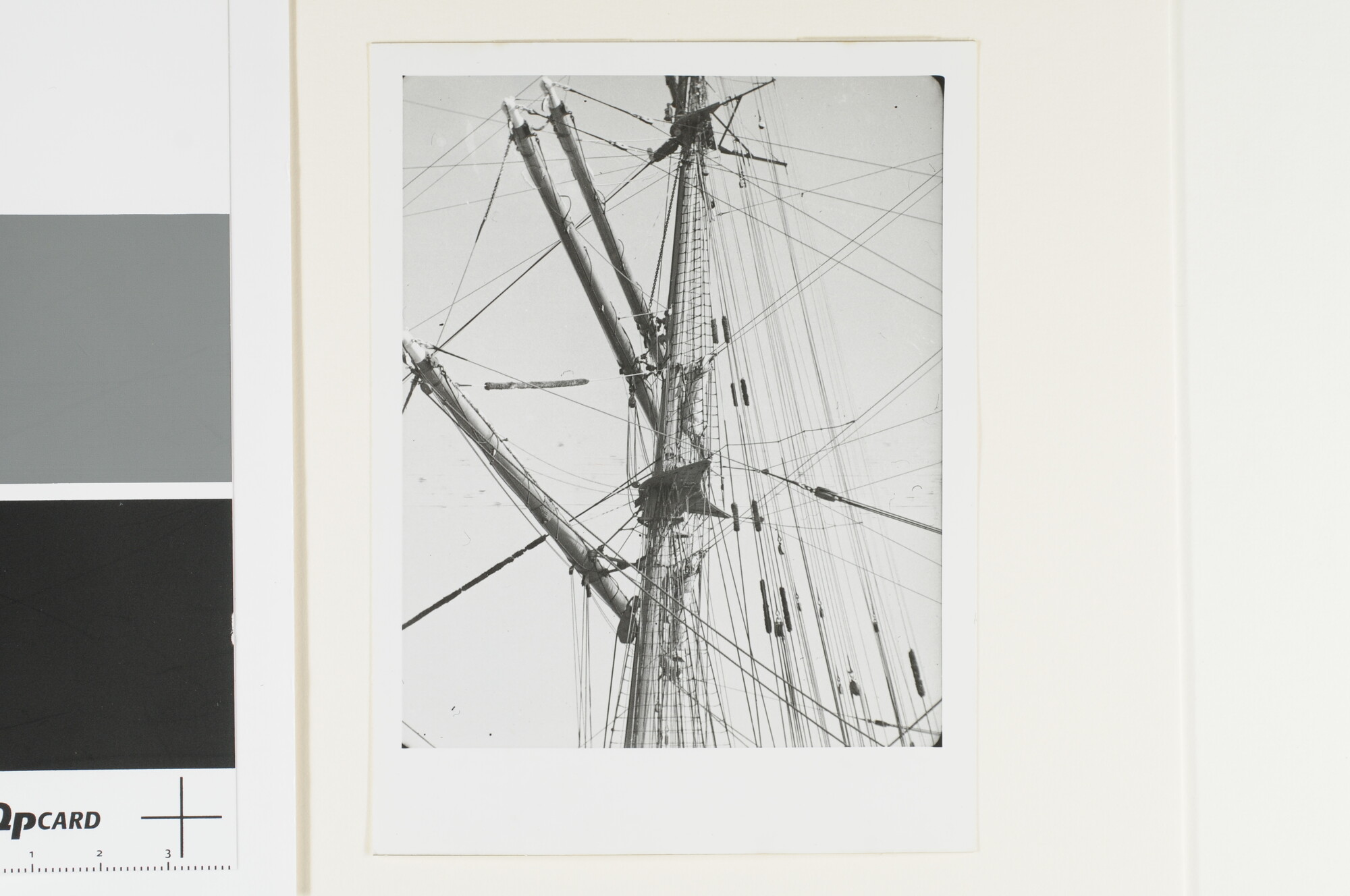 A.2867(01)107; Foto's van het zeilende schoolschip 'Gorch Fock' van de Duitse Kriegmarine tijdens een bezoek aan de haven van Den Helder; fotoreportage